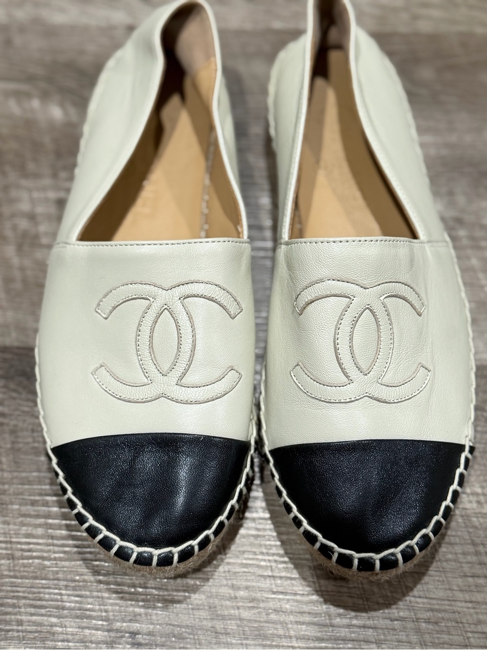 CHANEL Black Beige Leather Lambskin Espadrilles CC Cap Toe Sole Slip On EU Sz 39 - Picture 6 of 10